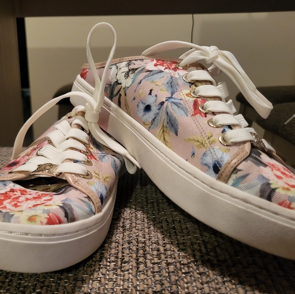 Liz Claiborne shoes - Picture 2 of 6